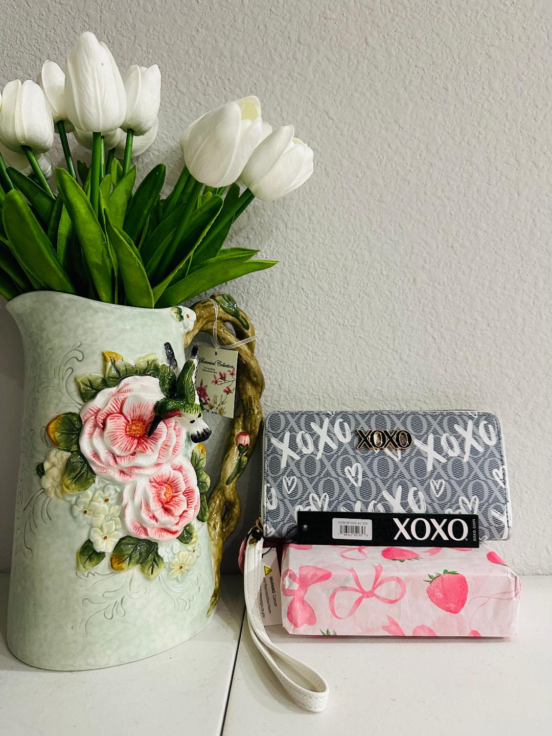 Gray & White XOXO wristlet wallet