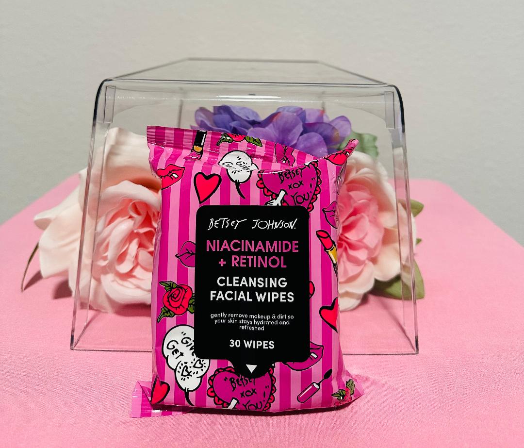 Betsey Johnson Niacinamide & Retinol Facial Wipes
